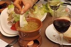 bagna cauda con panna la bagna c 224 uda piemontese piatto tipico con acciughe e aglio bagna cauda con panna la bagna c 224 uda piemontese piatto tipico con acciughe e aglio