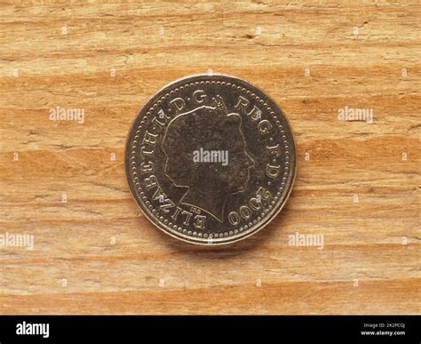 5 pounds coin elizabeth ii hi-res stock photography and images - Alamy