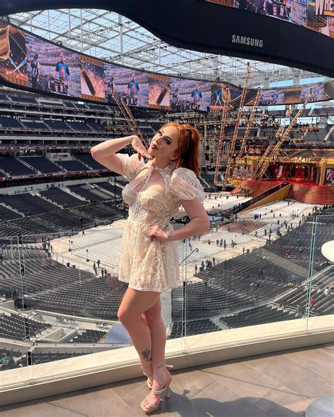 Courtney Stewart's feet