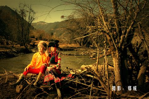 跨越70年 重庆老兵夫妇同一地点拍婚纱照-搜狐