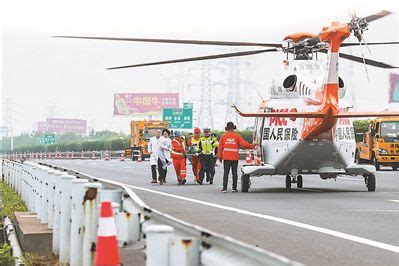 国内首次开展直升机高速公路主线应急救援演练--江苏频道--人民网