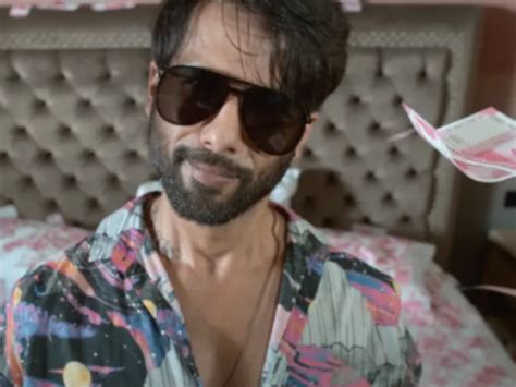 These Pictures Of Shahid Trying To Make Misha Laugh With His Antics ...
