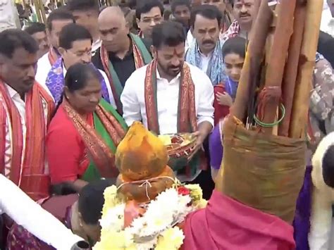 Telangana CM Revanth Reddy inaugurates pylon, offers prayers at Medaram ...
