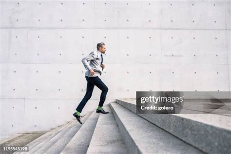 People Walking Up Stairs 的图像结果