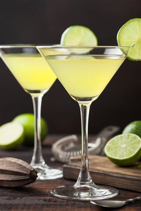Key Lime Martini Recipe - Insanely Good