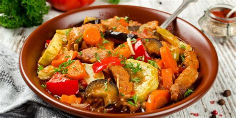 Вкусное мясное рагу с овощами: рецепт — Лайфхакер