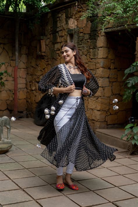 Women Garments Online - Khadi Kurti, Cotton Party Wears, Casuals