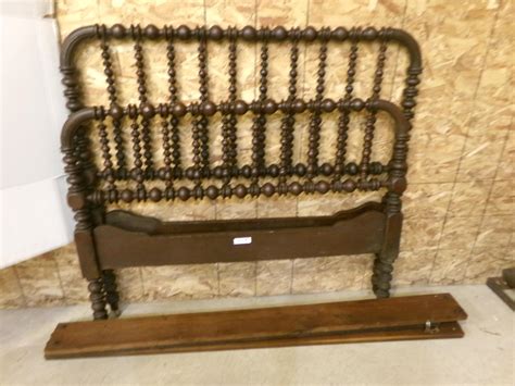 Lot - FULL SIZE JENNY LYNN BED FRAME