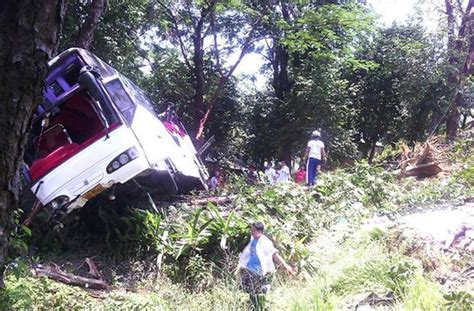 泰国普吉岛旅游客车坠崖 致中国游客3死16伤_国际新闻_温州网