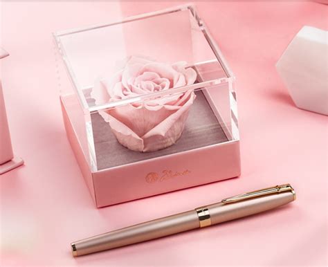 毕业适合什么礼物最新素材