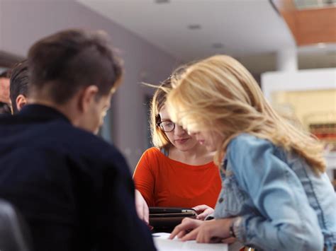 Student Group Work 的图像结果