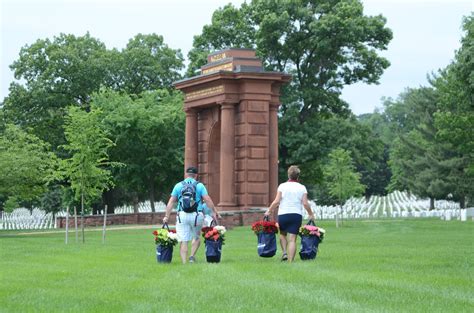 Flowers, volunteers return to Arlington for Memorial Day weekend ...