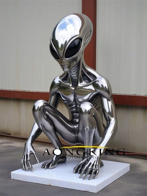 Alien Statue 的图像结果