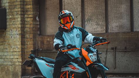 Download wallpaper 3840x2160 ktm 690 smc, ktm, motorcycle, motorcyclist ...