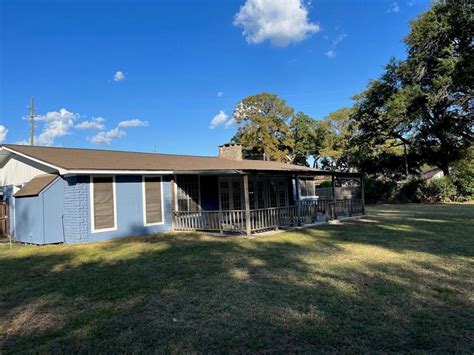 1007 Meyer St, Sealy, TX 77474 - Multifamily for Sale | LoopNet