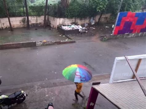 200 crew had to spend the night on set, saying 'cars are flooded'