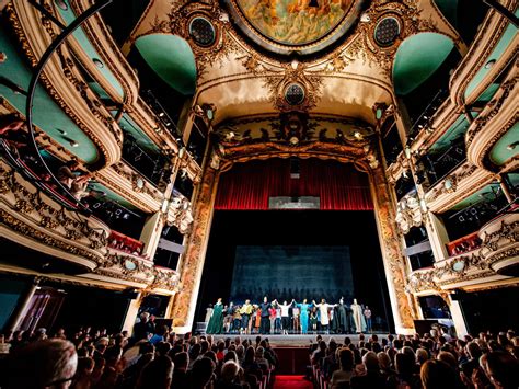 Cuáles son las corrientes del teatro del siglo XX