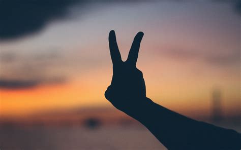 Download wallpaper 3840x2400 hand, gesture, fingers 4k ultra hd 16:10 ...