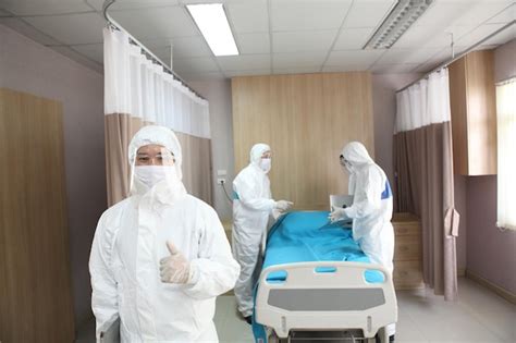 People Standing in Office 的图像结果