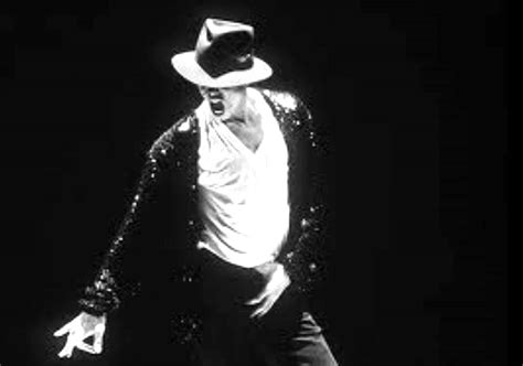Michael Jackson's first moonwalk in Billie Jean Performance - Celeb Bistro