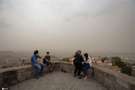 遮天蔽日！土耳其遭遇沙尘天气