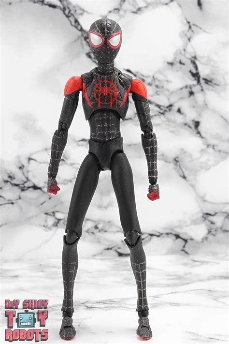 My Shiny Toy Robots: Toybox REVIEW: MAFEX Spider-Man (Miles Morales)