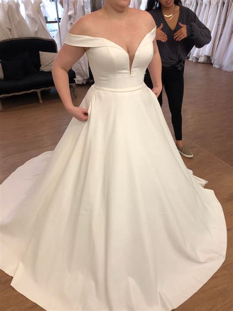 Best Wedding Dress For Small Bust Big Hips at Eileen Perry blog