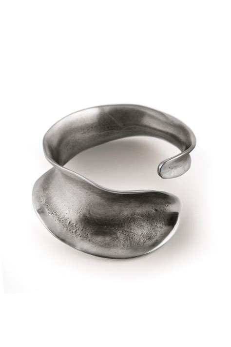 The exotic Dune Cuff to gift her! - Manifest Design