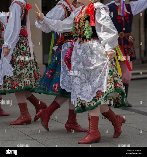 Polish traditional costume hi-res stock photography and images - Alamy