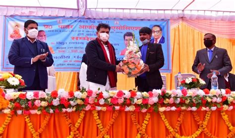 उपभोक्ता सेवा से समझौता करने वालों को यूपी के ऊर्जा मंत्री श्रीकांत ...