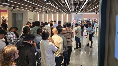 Samsung Galaxy S25 Series Off to a Flying Start in India as Customers ...