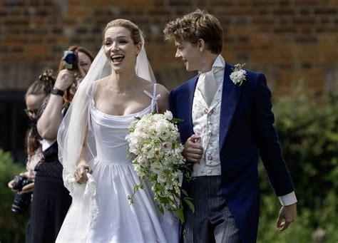 Cinta Lokasi! Aktor Maze Runner, Thomas Brodie Sangster Resmi Menikah dengan Talulah Riley ...