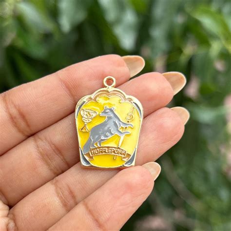 Hufflepuff House Keychain - The Harry Potter Collection – Scrunchit