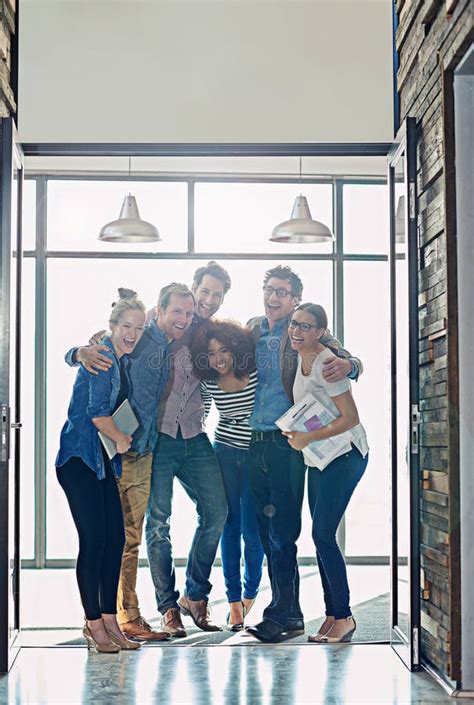 Happy People at Work 的图像结果