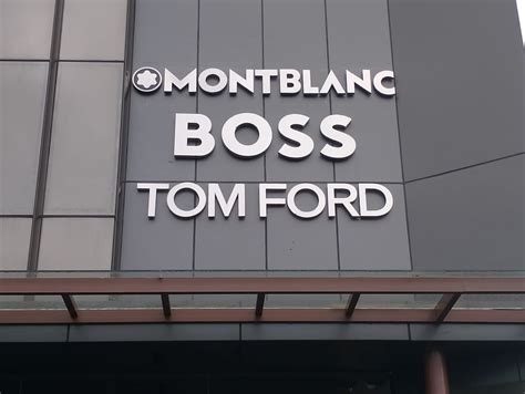 Shop Front Signage Design 的图像结果