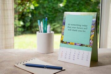Beautiful inspirational quote message on calendar | Premium Photo