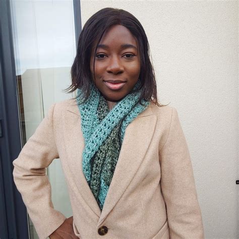 Adult Crochet Keyhole Scarf Pattern 的图像结果