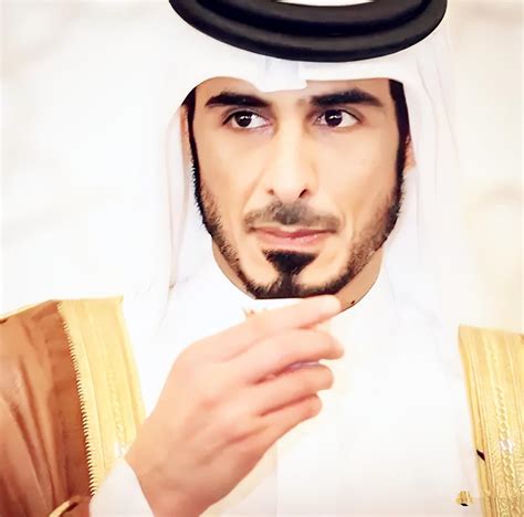 卡塔尔第一王子有多奢华，百万白袍配真丝衫，纯金袖边显王者气概 - 哔哩哔哩