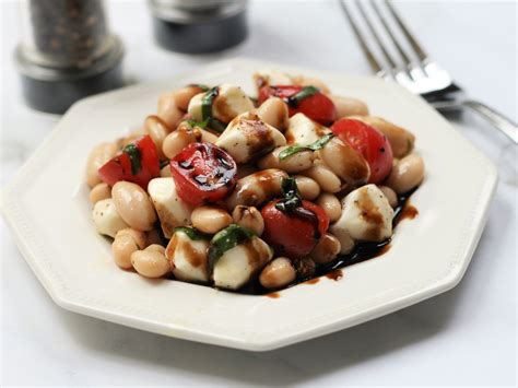 Cannellini Bean Caprese Salad Recipe