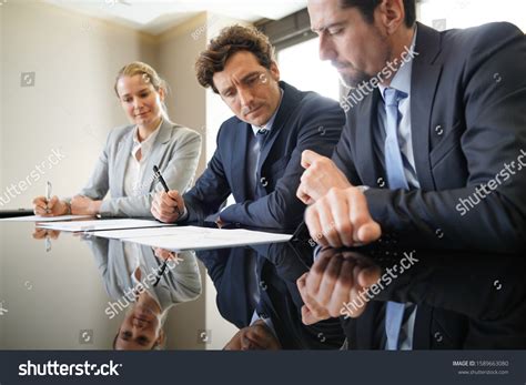 Business People Meeting Room 的图像结果