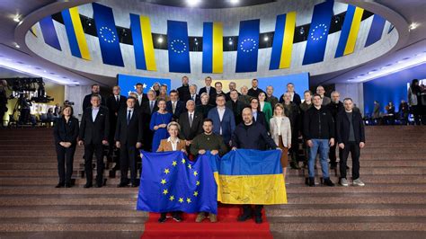 Krieg gegen die Ukraine - EU-Spitze will mit Gipfel Unterstützung ...