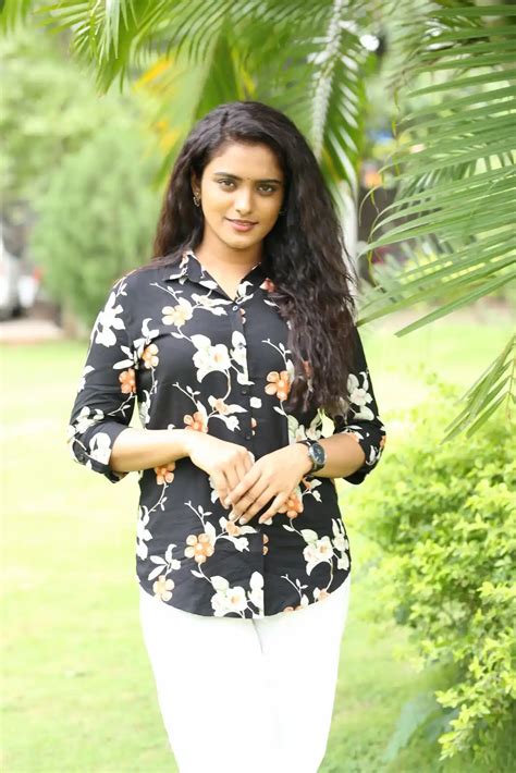 Roopa Koduvayur : మిస్టర్ ప్రగ్నెంట్ సినిమా ప్రమోషన్స్ లో రూప కొడువయుర్ ...