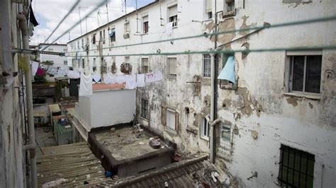 Era canónigo y profesor, pero se ofreció voluntario como párroco del ...