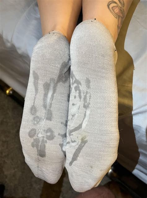 Do sock covered feet count? : r/Cum_Covered_Feet