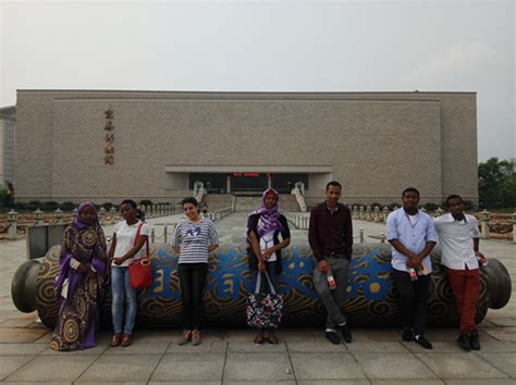 国际教育学院组织2017级留学生新生赴宜春市博物馆参观学习