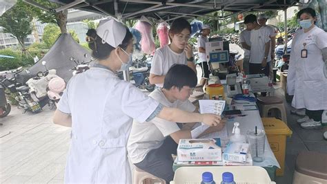 武汉市红十字会献血宣传走上街头，两天内有百余位市民成为志愿者_造血_干细胞_中华