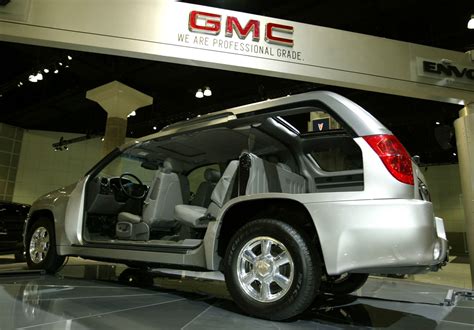 GMC Envoy XUV: A Failed Experiment in Blending SUV and Truck Features