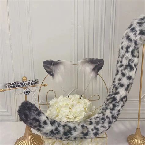 Snow Leopard Yarn Tail