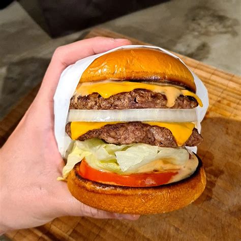 Burger In and Out - The Market l O Mercado de Receitas