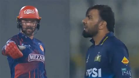 PSL 2025: Islamabad United's Colin Munro Confronts Multan Sultans ...